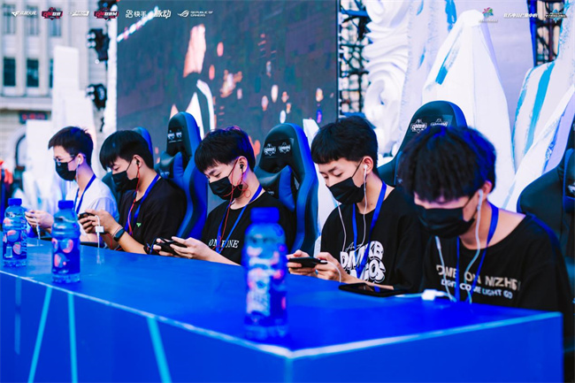 赛场上表现 赛场上表现